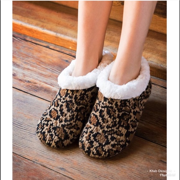 Shoes - Cheetah Faux fur lined non slip slippers!